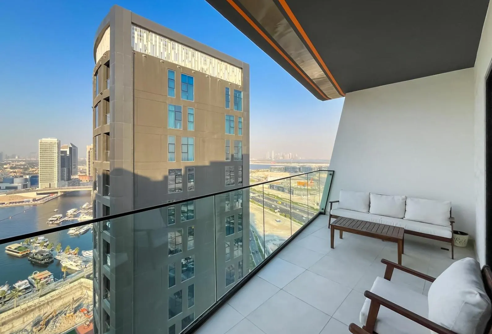 Livbnb-Classy 2B With Jacuzzi & Burjkhalifa View Dubai