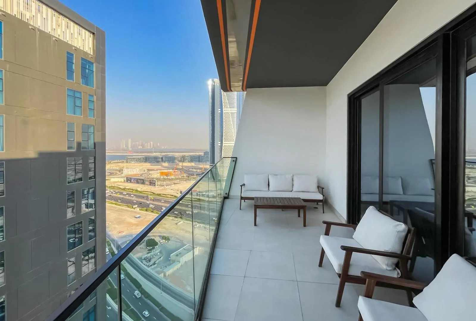 Livbnb-Classy 2B With Jacuzzi & Burjkhalifa View Dubai Apartment