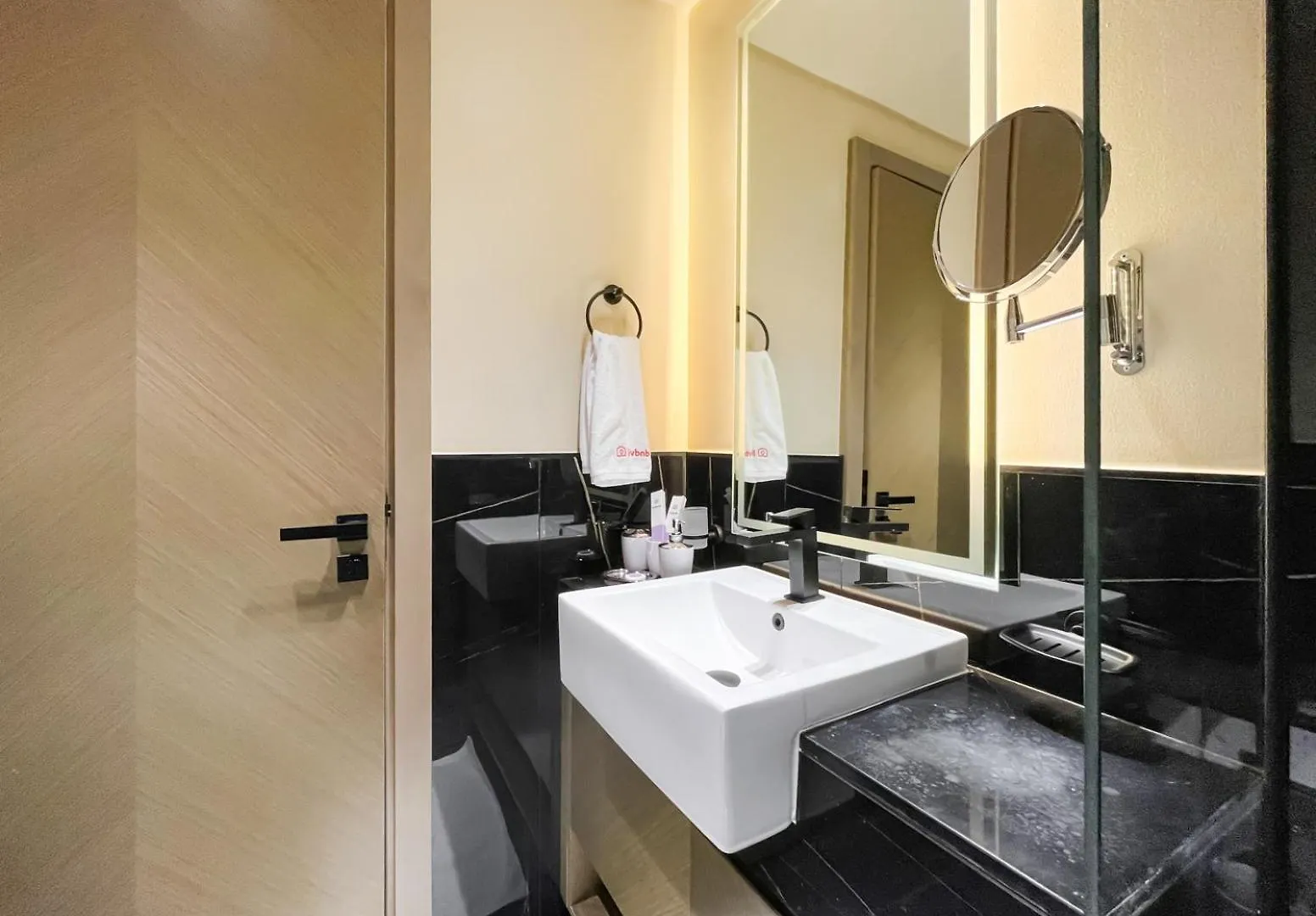 Livbnb-Classy 2B With Jacuzzi & Burjkhalifa View Dubai
