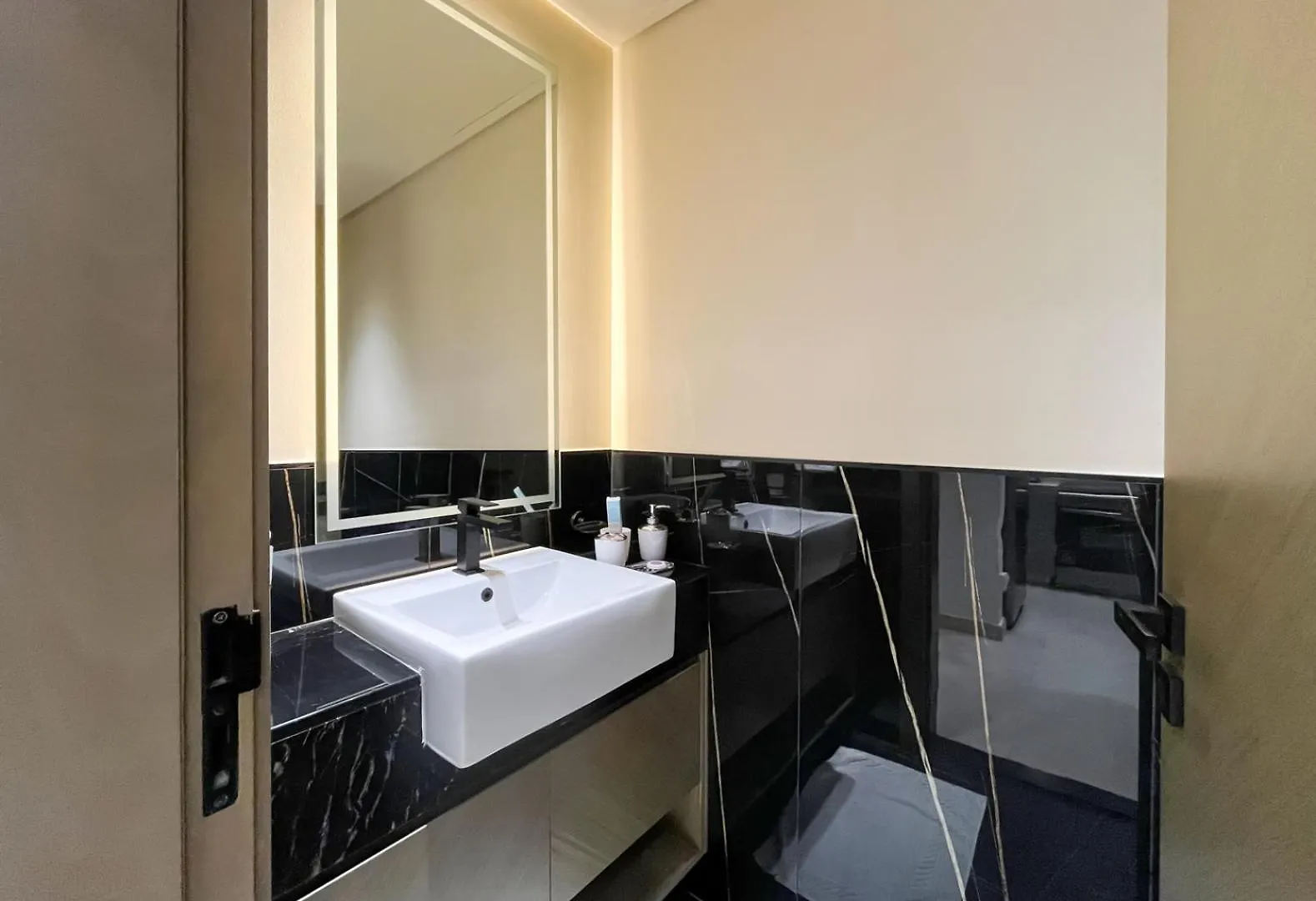 Livbnb-Classy 2B With Jacuzzi & Burjkhalifa View Dubai
