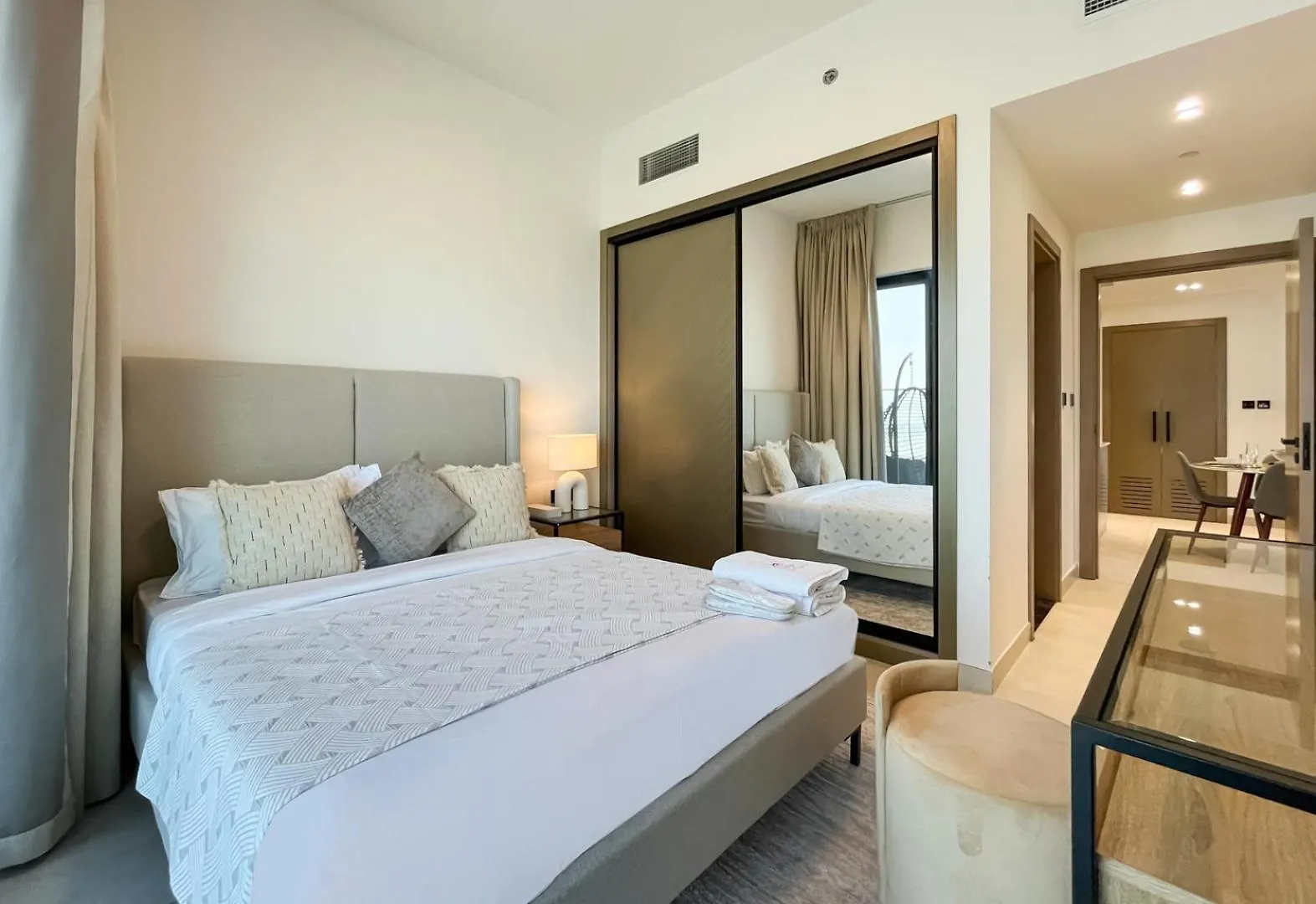Livbnb-Classy 2B With Jacuzzi & Burjkhalifa View Dubai