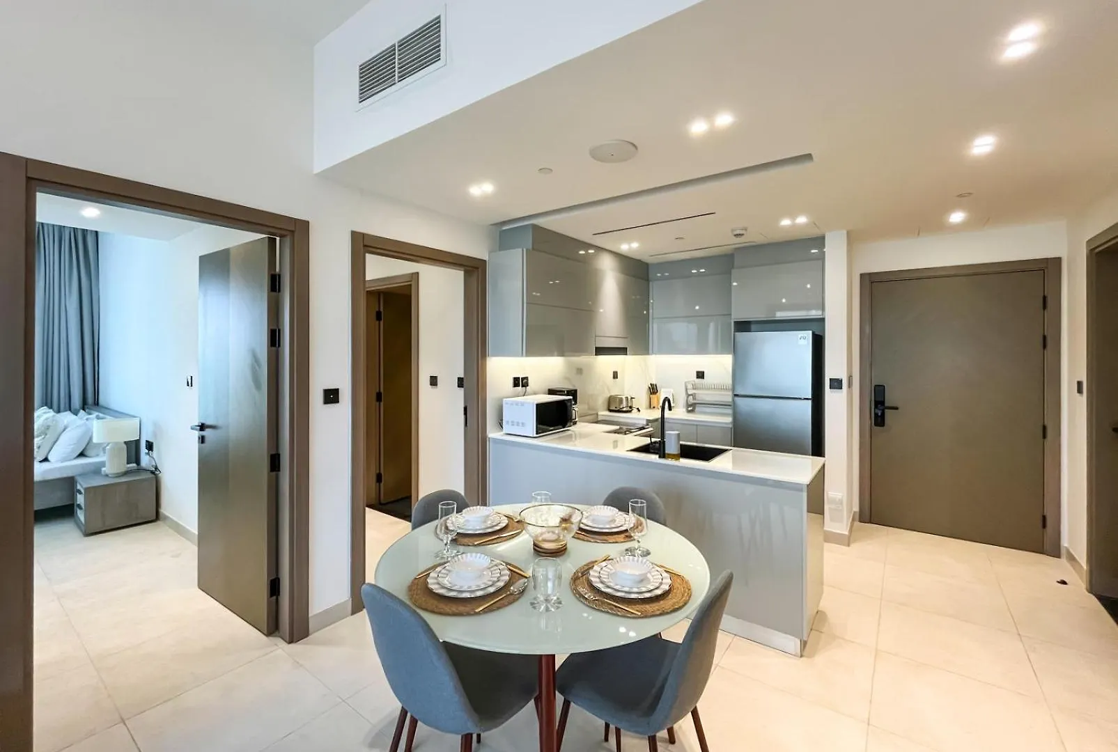 Livbnb-Classy 2B With Jacuzzi & Burjkhalifa View Dubai Apartment
